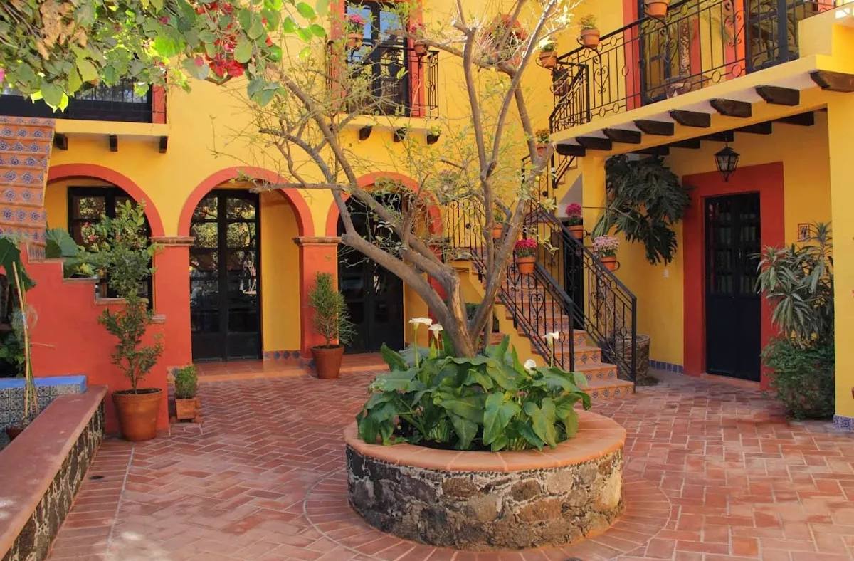 Casa Mia Suites