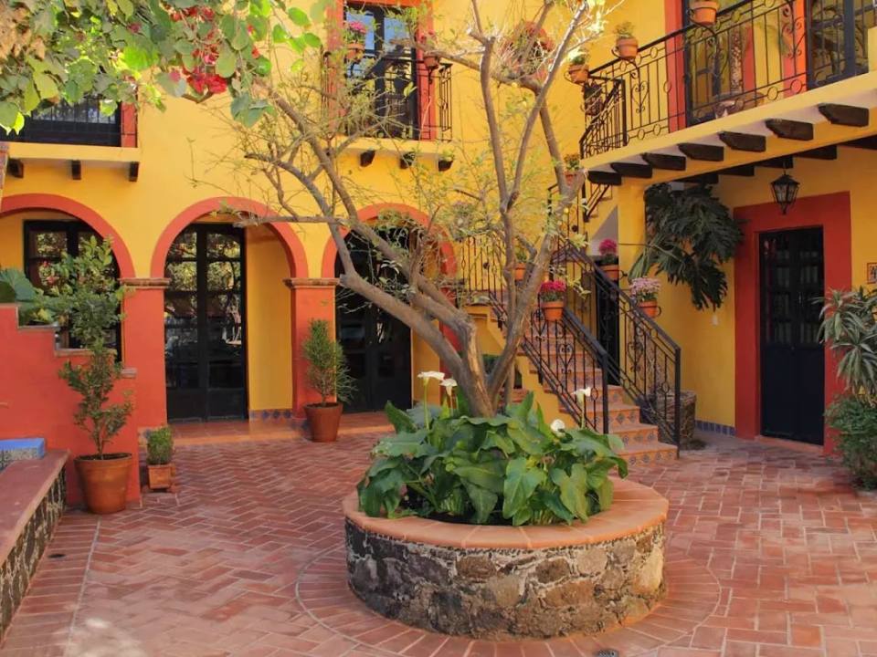 Casa Mia Suites