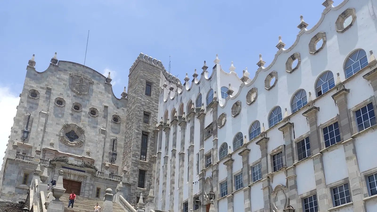 Universidad de Guanajuato: The Monumental Staircase and Campus Guide